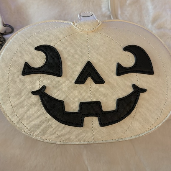 Mad Engine White Pumpkin Jack O'Lantern Crossbody Purse, Cute Halloween Bag NWOT - Picture 3 of 8